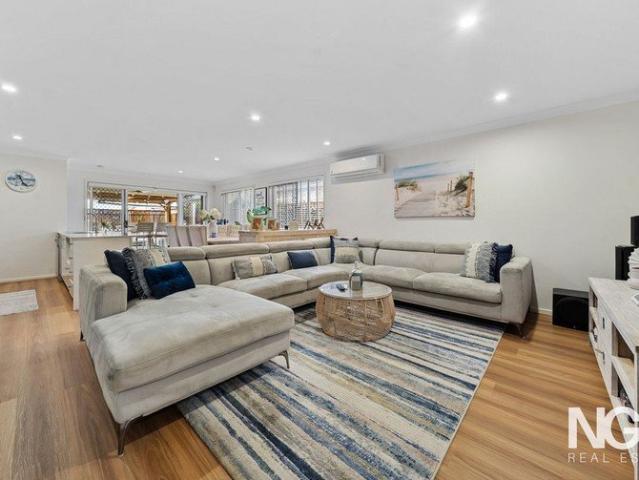 Family Entertainer with Pool, Outdoor Area in Heart of Stoneleigh Estate