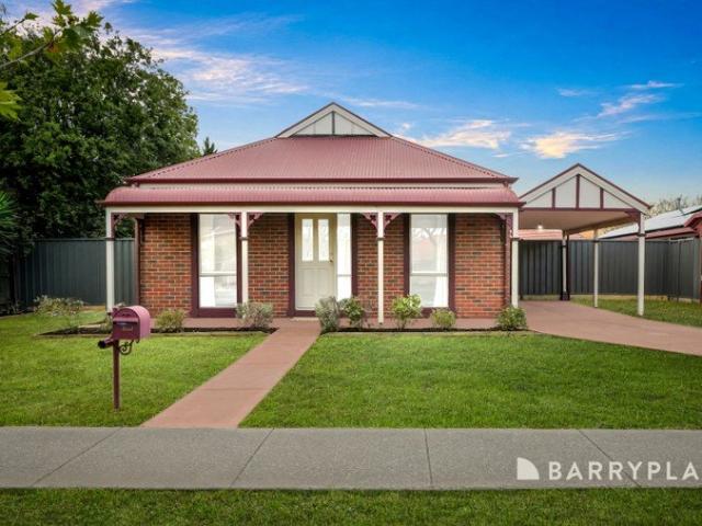 Family Entertainer with Pool on 639m² Approx. in Willowgreen Estate!