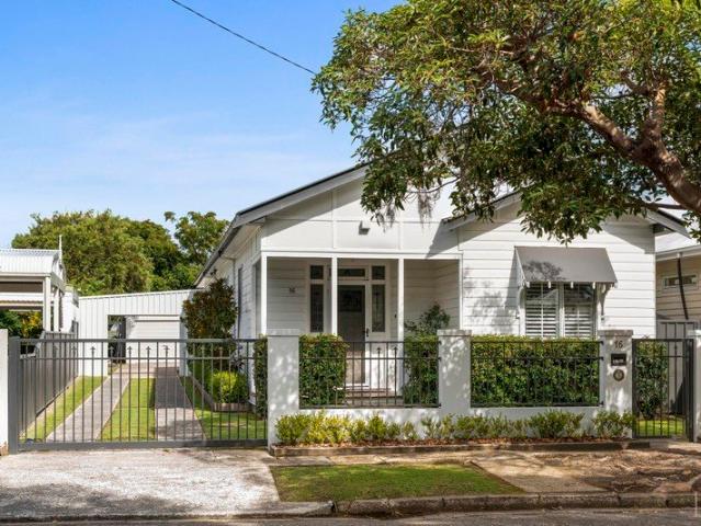 Family Entertainer, Double Garage, Pool and Serious Lifestyle Credentials!
