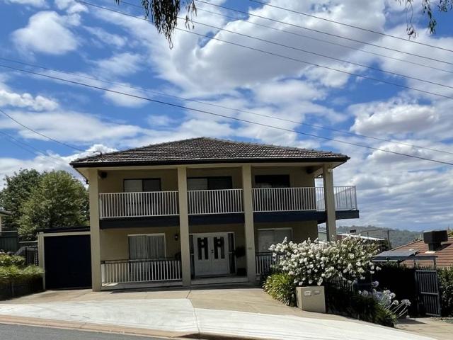 Family Entertainer with Stunning Mountain Views