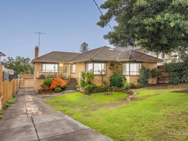 Family elegance with village edge convenience