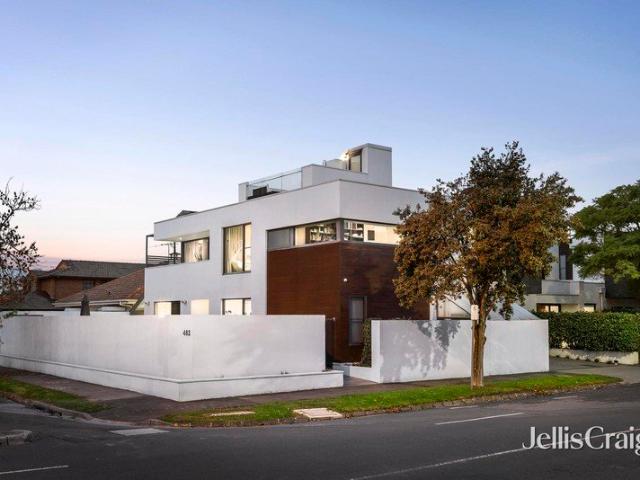 Family excellence with pool, gym, theatre & park views