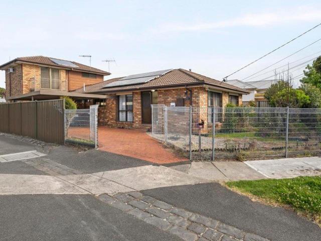 Family expanse that's ready to renovate