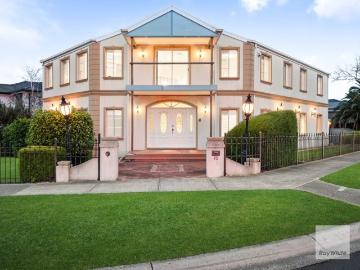 Family Expanse in Exclusive Alanbrae