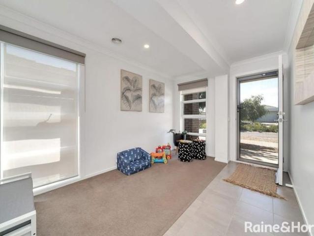 Family Favourite with Covered Outdoor Entertaining!