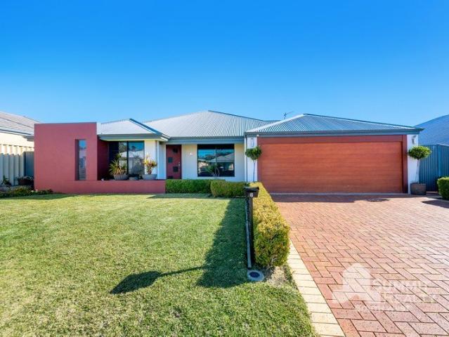 Family Favourite with a Pool & Powered Shed