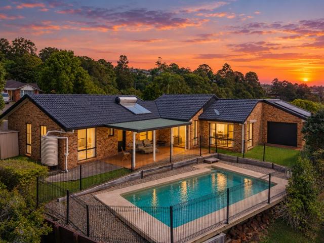 Family Favourite With a Pool & View