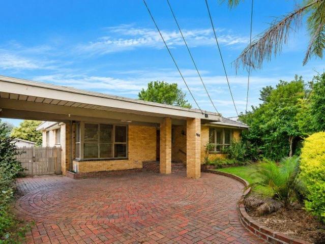 Family Flexibility, Space and Comfort in a Prime Blackburn South Setting