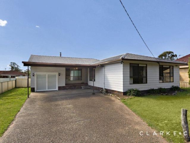 FAMILY FLEXIBILITY WITH A POOL AND AN ATTACHED STUDIO!