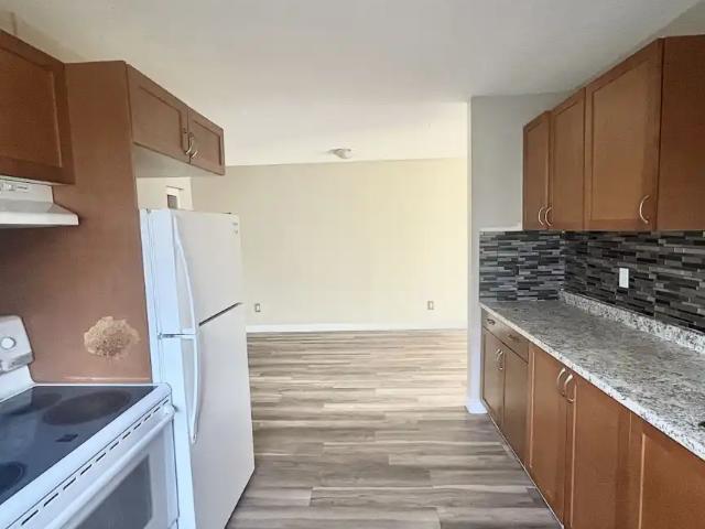 Family Friendly 3 Bedroom Main Floor with Fenced Yard & In Suite Laundry