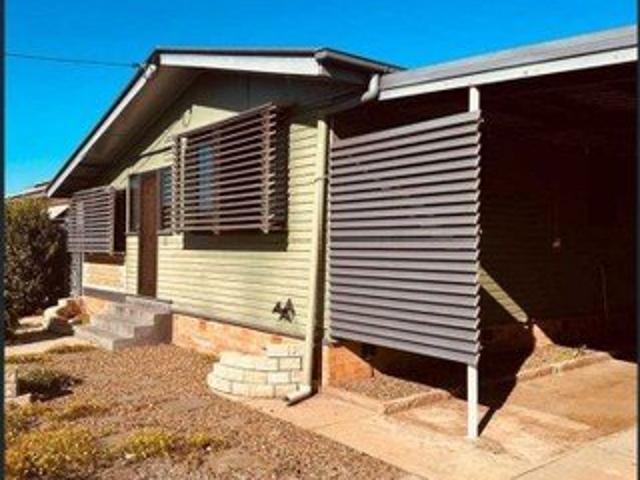 Family Friendly 3 Bedroom Home with Outdoor Living in Kepnock