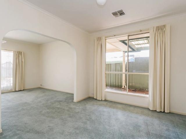 Family Friendly 4 Bedroom Home Close to Schools & CBD
