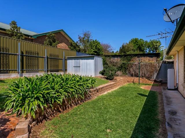 Family Friendly 4 Bedroom Home Close to Schools & CBD