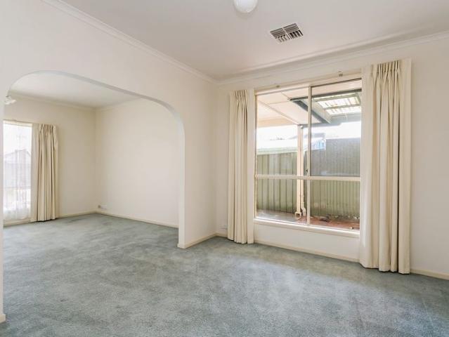 Family Friendly 4 Bedroom Home Close to Schools & CBD