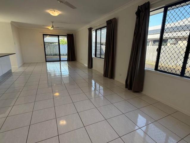 Family Friendly 4 Bedroom Home in Mount Low