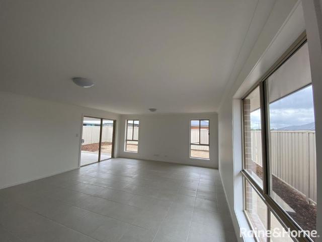 Family Friendly 4 Bedroom Home in Munno Para West!