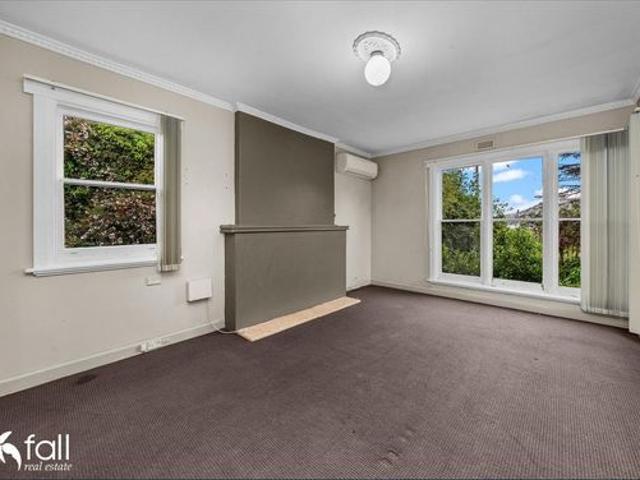 Family Friendly 4 bedroom home located in Glenorchy