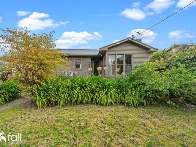 Family Friendly 4 bedroom home located in Glenorchy