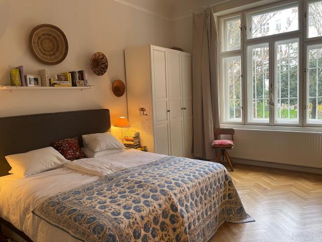 Family friendly, classic, central, park view home