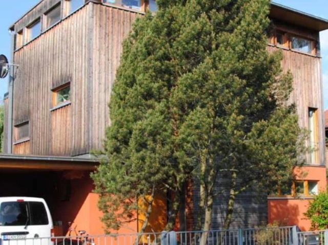 Family friendly architect designed house with large garden near S Bahn