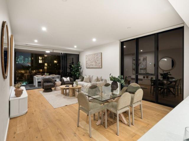 FAMILY FRIENDLY, DOWNSIZER READY, EXECUTIVE APPROVED ELEVATED LIVING IN THE HEART OF SOUTH BRISBANE