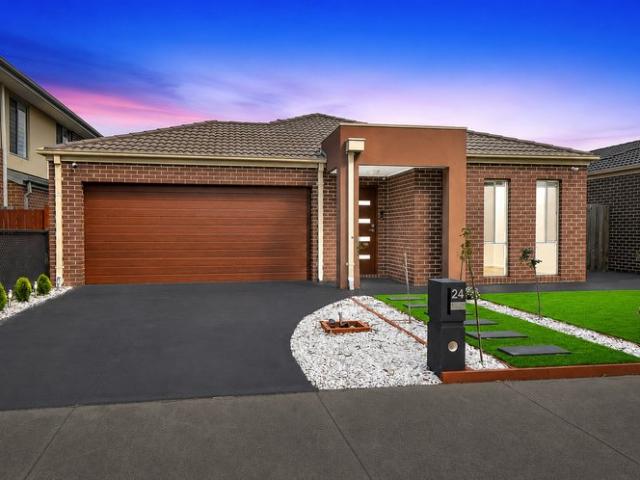 Family Friendly Home With Spacious Living, Side Access & Entertainer's Backyard