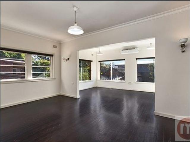 FAMILY FRIENDLY HOME IN THE HEART OF HUNTERS HILL!