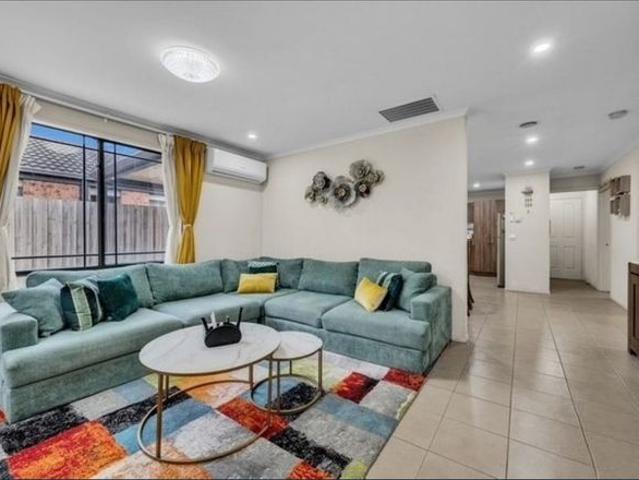 Family Friendly Home in a Convenient Pakenham Location