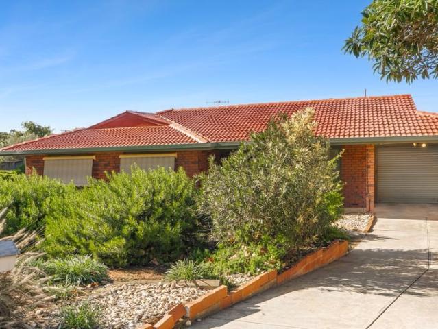 Family Friendly Home Opposite Parkland