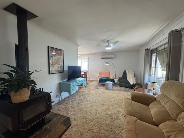 Family friendly neighbourhood_ 3 Bedroom home
