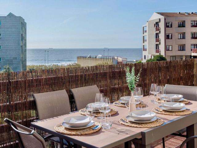 Family friendly seafront apartment