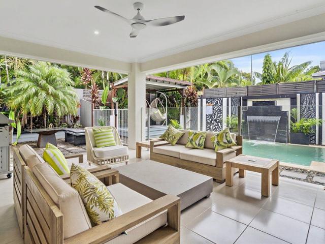 Family Friendly Palm Cove Living Walk to the Beach and Village