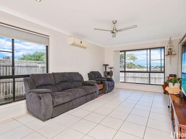 Family Friendly Parkhurst Home