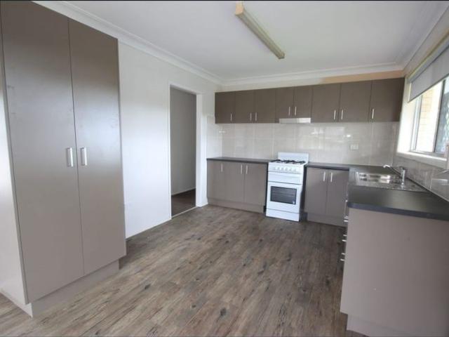 Family Friendly Rental: 3BR, Modern Kitchen, Perfect Location!