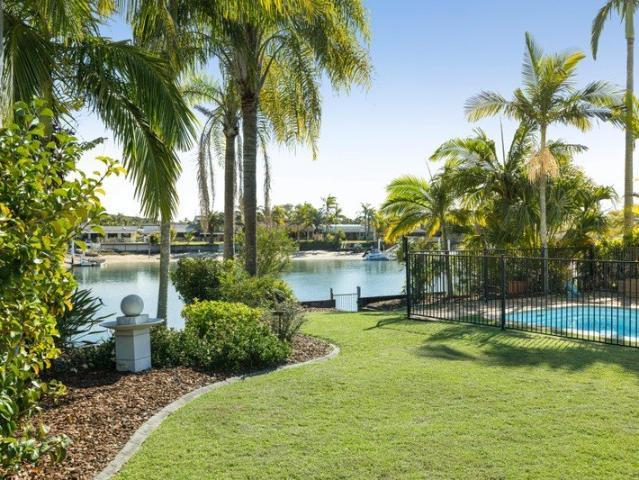 Family Friendly Waterfront Living: Ocean Access, ¼ Acre!