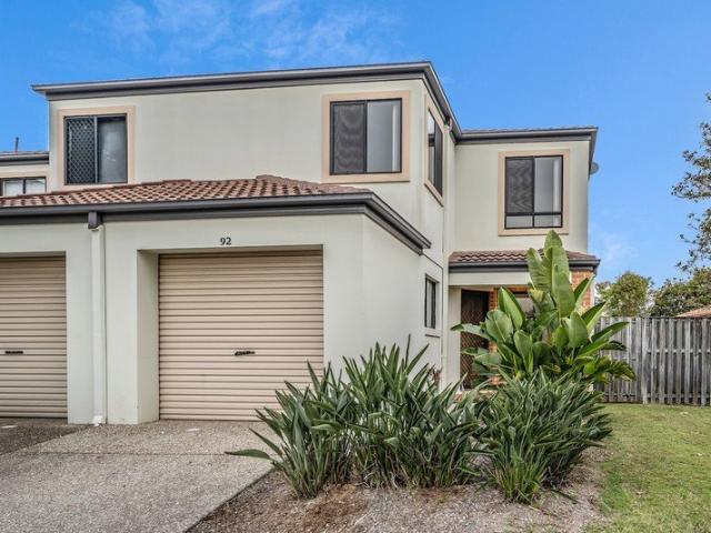 Resort Style Living in a Spacious Family Townhouse VACANT QUICK SETTLEMENT POSSIBLE