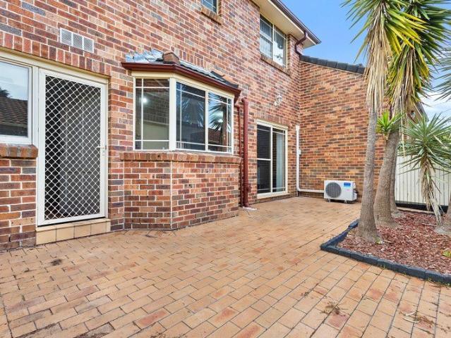 Family Friendly Townhouse Steps to all Corrimal Conveniences
