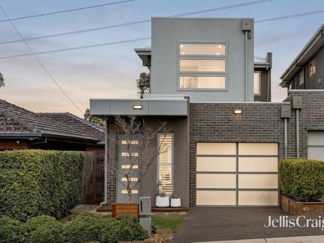 Family function, contemporary ease & immediate park frontage