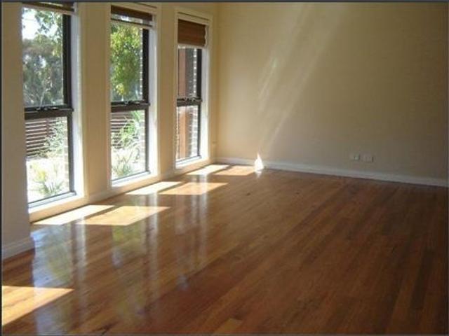 Family House 3 Bedroom with 1 Carpark @Burwood East