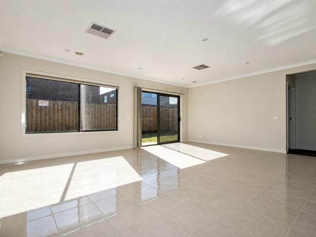 Family house for rent, close to all, nice location in Point cook