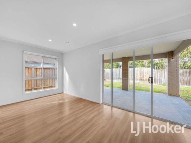 Family House with a Nice Layout in Point Cook for Lease!