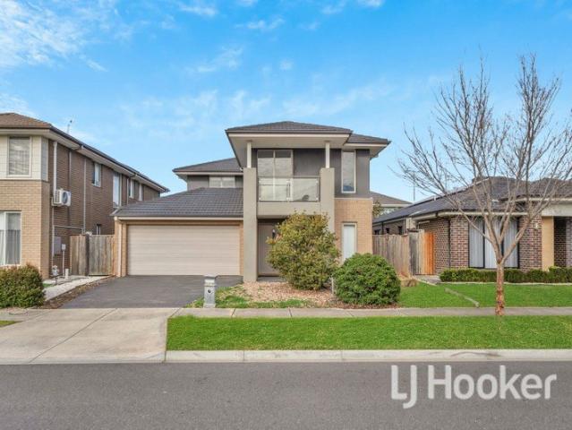 Family House with a Nice Layout in Point Cook for Lease!