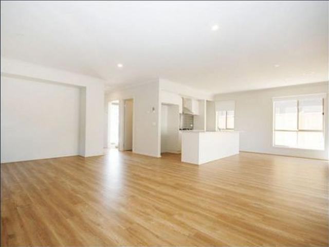 Family House with a Nice Layout in Point Cook for Lease!