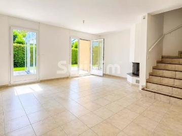 Family house with garden, veranda, garage, and covered parking space