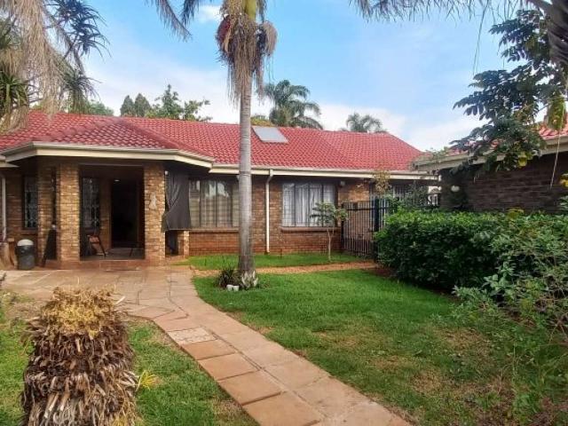Family House to rent Sinoville