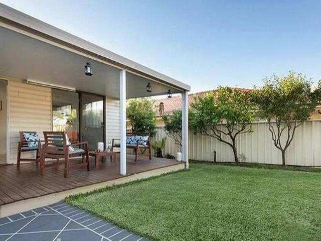 Family Home 5 mins to Beach