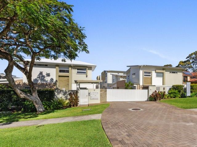 FAMILY HOME WAITING FOR YOU TO MOVE IN!
