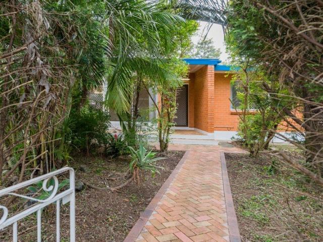 FAMILY HOME WAITING FOR YOU TO MOVE IN!