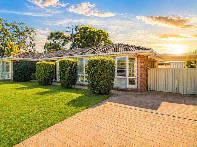 Family Home | Walk to Station