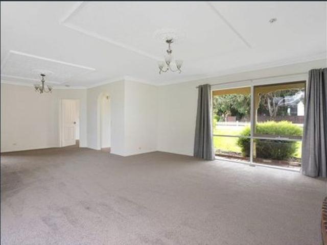 Family Home walking distance to Benton Junior College